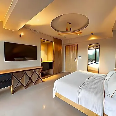 Roome Hotel 4*